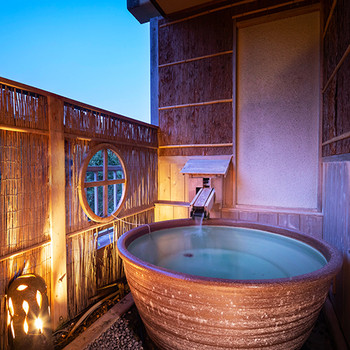 陶器風呂や五右衛門風呂など！ユニークな露天風呂付き客室に宿泊♪3457377