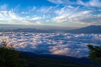 Be moved by the fantastic sea of clouds and the falling starry sky! 2275553
