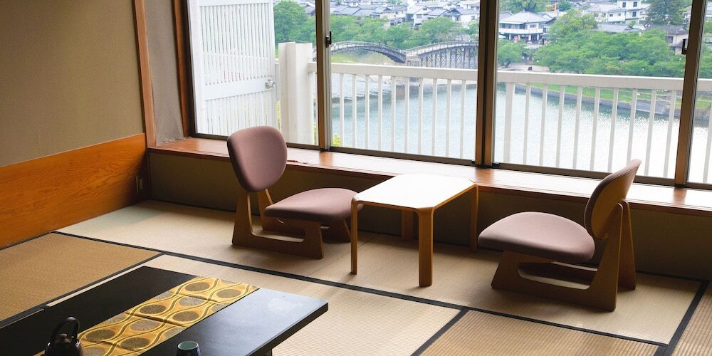 「錦帯橋」を眺めながらの贅沢な朝食バイキング4036960