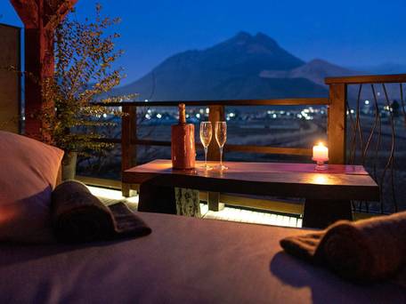 Yufuin Luxury Villa zakuro / 2