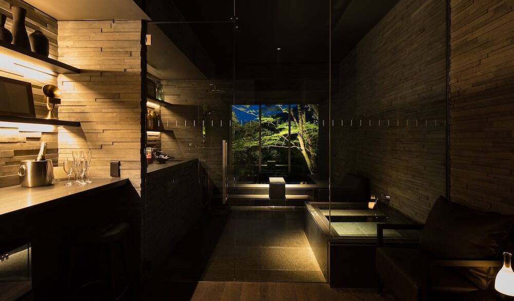 プライベートスパで
温泉とワインに癒されて / 2