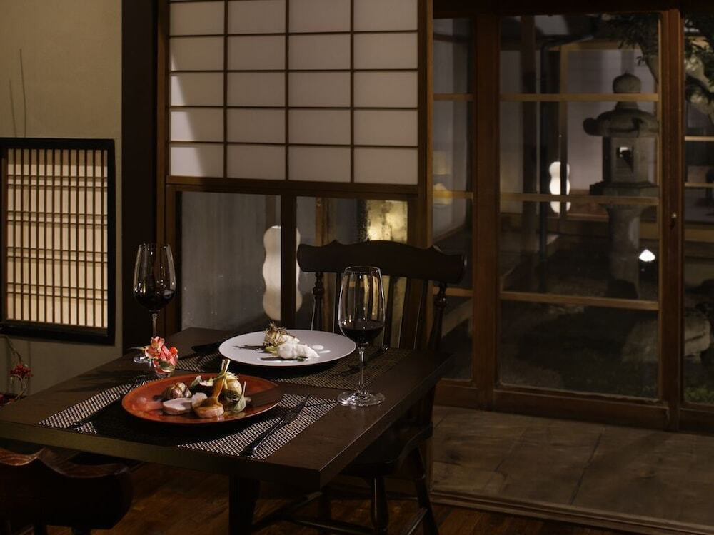 夜のレストラン