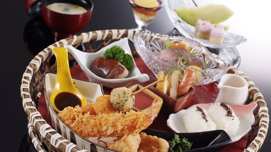 優しい素材の創作会席
山陰地方の美味を堪能 / 4