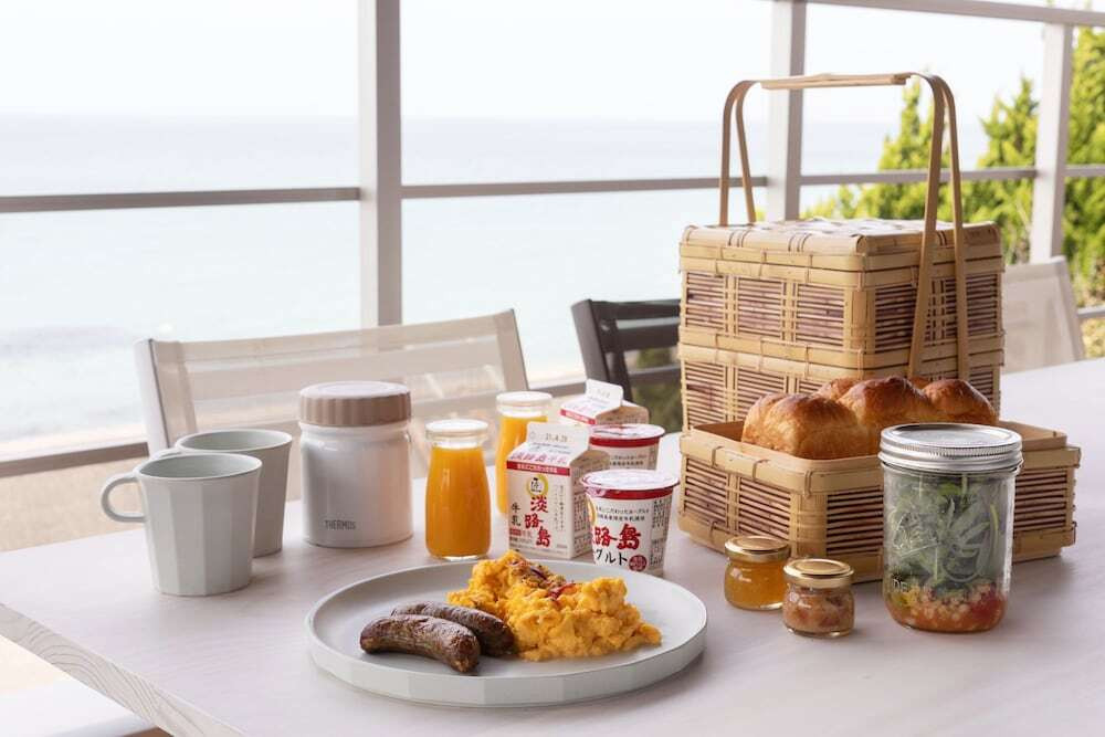 海を眺めながらバスケット入りの朝食を♪16歳以上のみ泊まれるホテル3574631