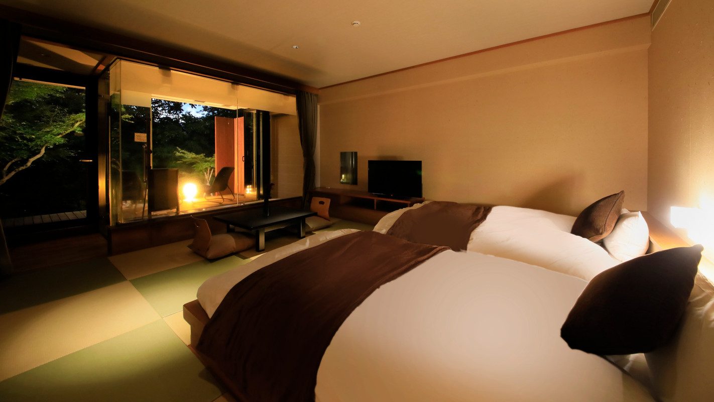 半露天風呂付和室／夜①