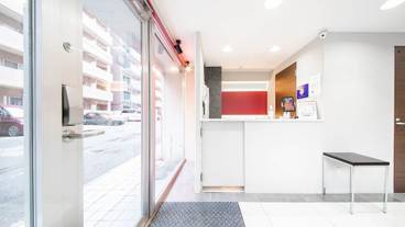 施設の入り口 / 2