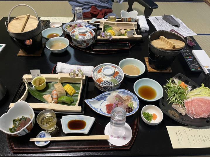 お部屋でゆっくり
季節感じる創作料理を / 1