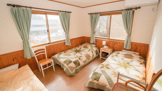 ツインルーム エクストラベッド付 共用バスルーム