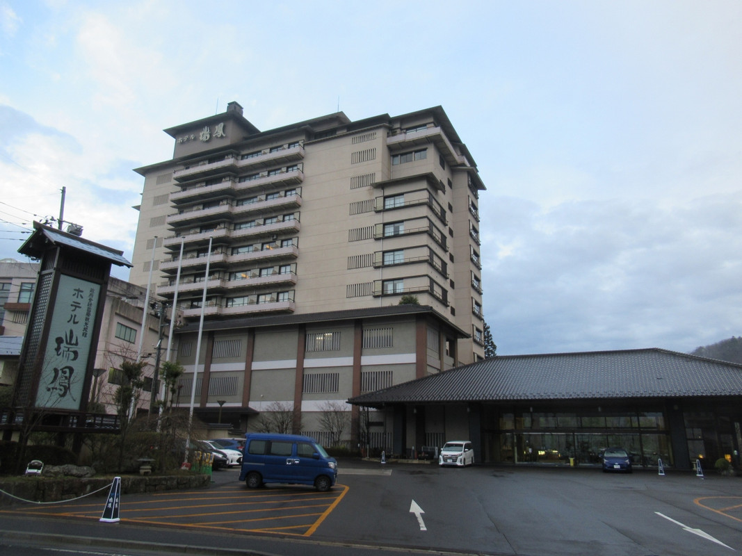 宿泊棟ですが、プールは別棟