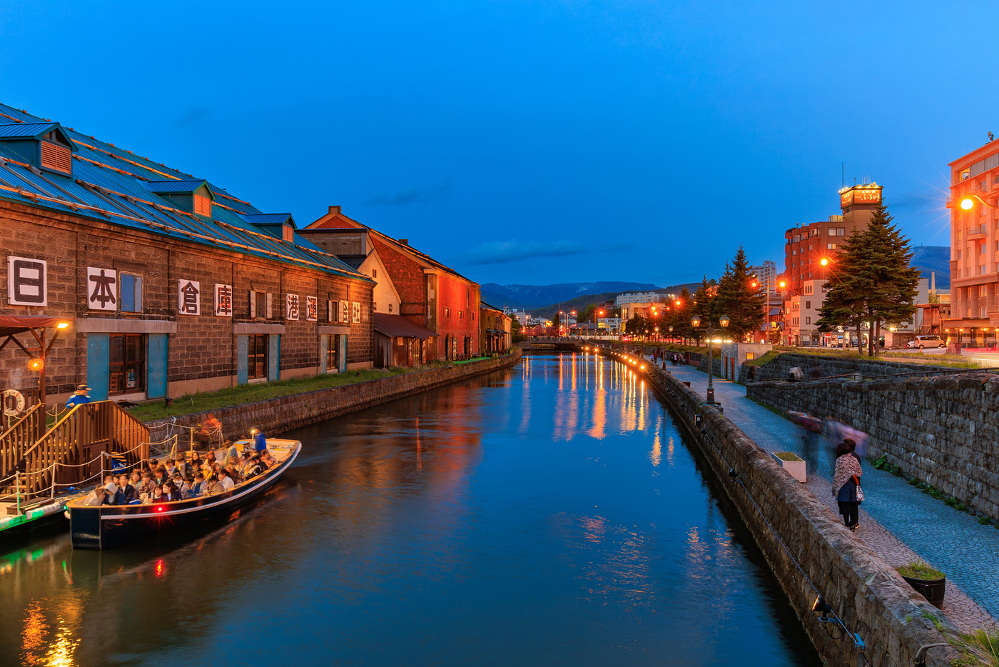 北海道　小樽市　小樽運河と倉庫群の夜景