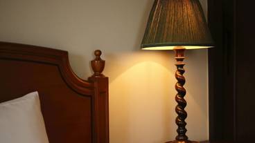 ベッドサイドのランプ / 4