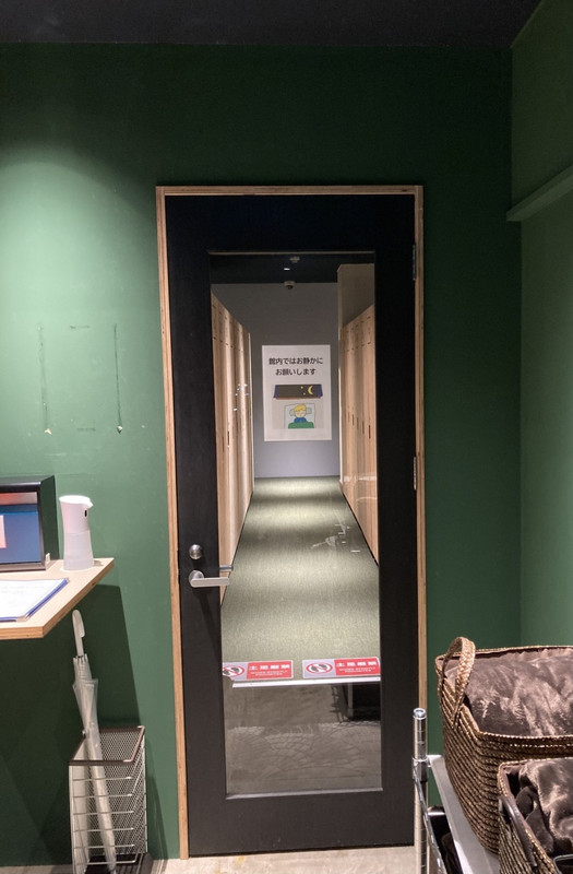 部屋の中が見えるドア…良いのかも知れない…