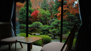 和室8畳＋3畳 (日本庭園＋池の眺め)