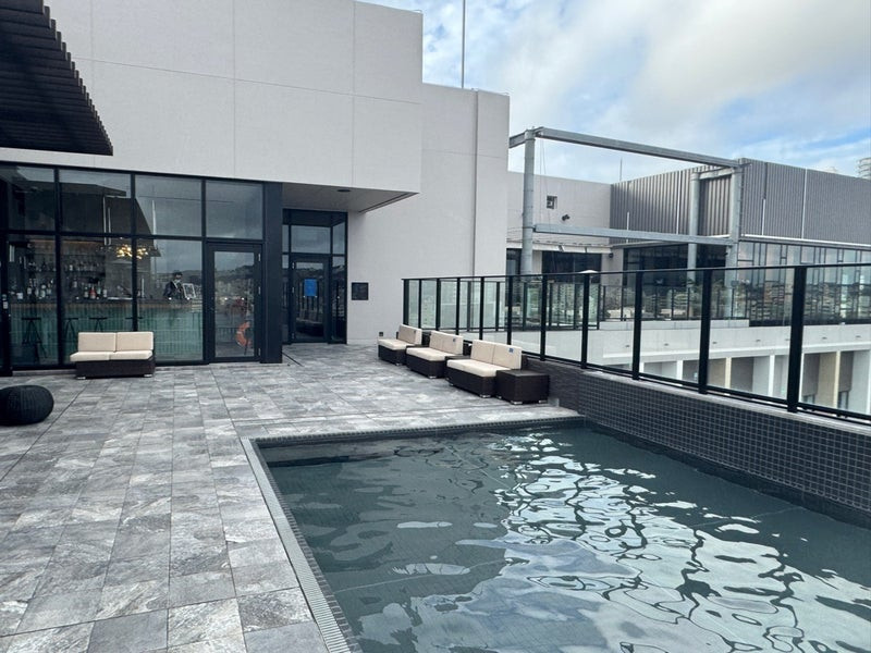 インフィニティプール、公式サイトからの予約だったので無料で使