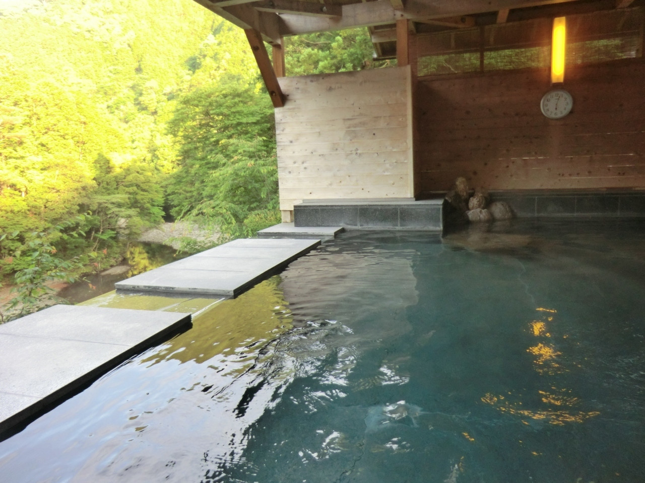 お好みの浴衣を着て周辺を散歩しよう♪3915099