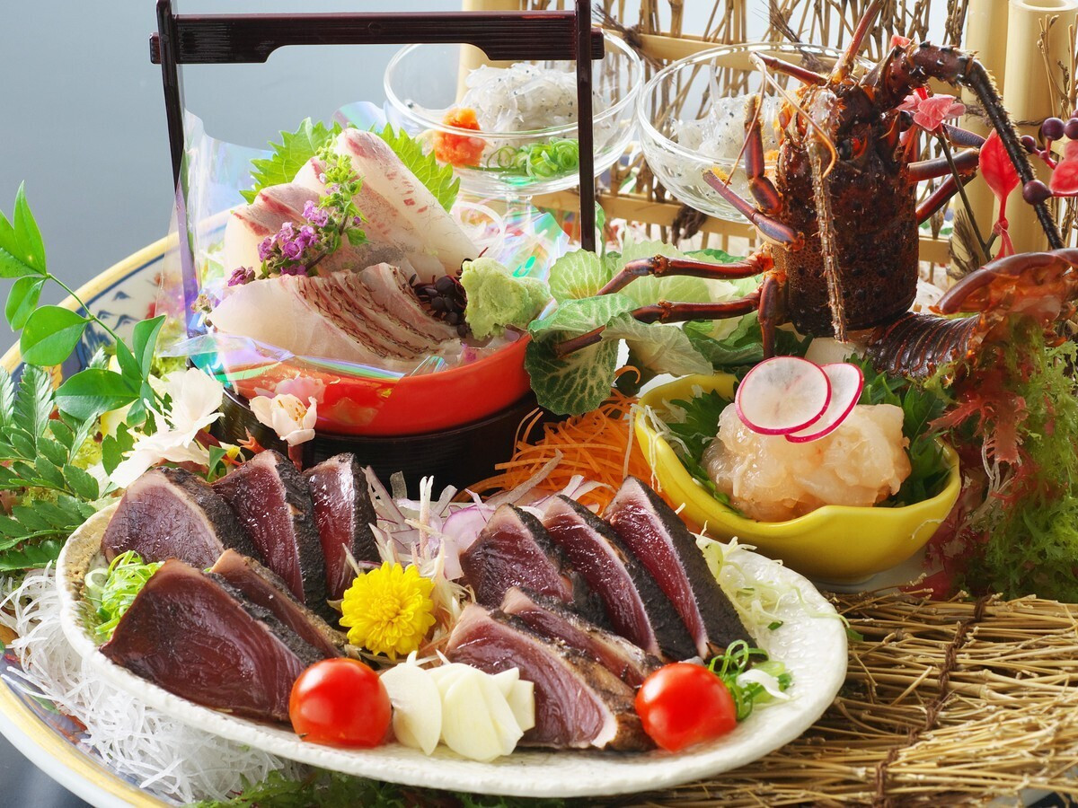 明治7年創業の老舗旅館。大迫力の「鰹の藁焼きたたき」実演がすごい！3934456
