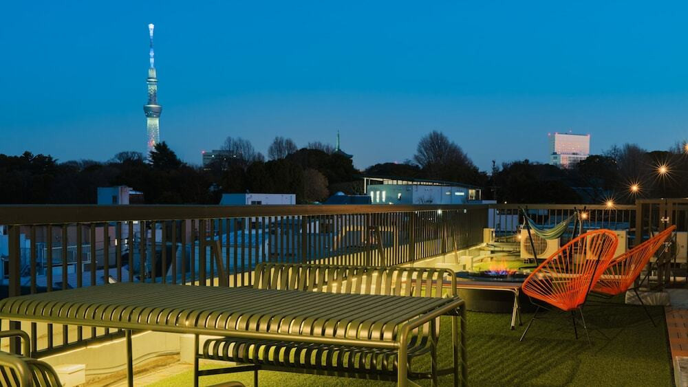 街を見渡せる屋上テラスで、ドラマのようなひと時を3481565