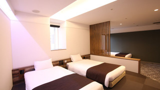 ファミリー 和洋室 (洗い場つきバスルーム、トイレ個室、ダブルシンク、琉球畳直置きマットレス)