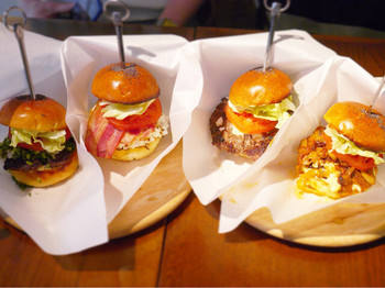 「ミニハンバーガー専門店 Coeur」料理 1258921 ４つ並べて♪