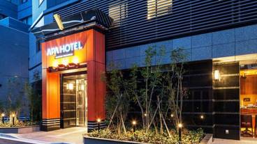 施設の正面 (日没後) / 4