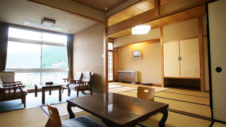 最上階和室　川側