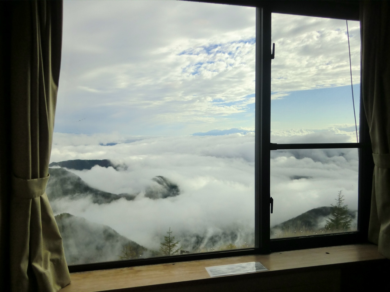 雲の上のホテルで心も体も癒されて4270294