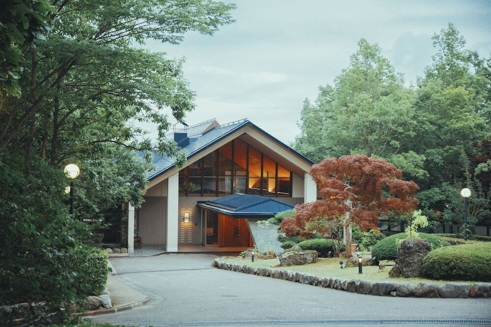 木漏れ日のプールで癒しのステイ。森の中のアクティビティリゾート3530075