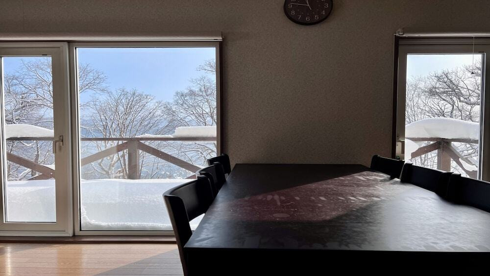 客室内のダイニングエリア