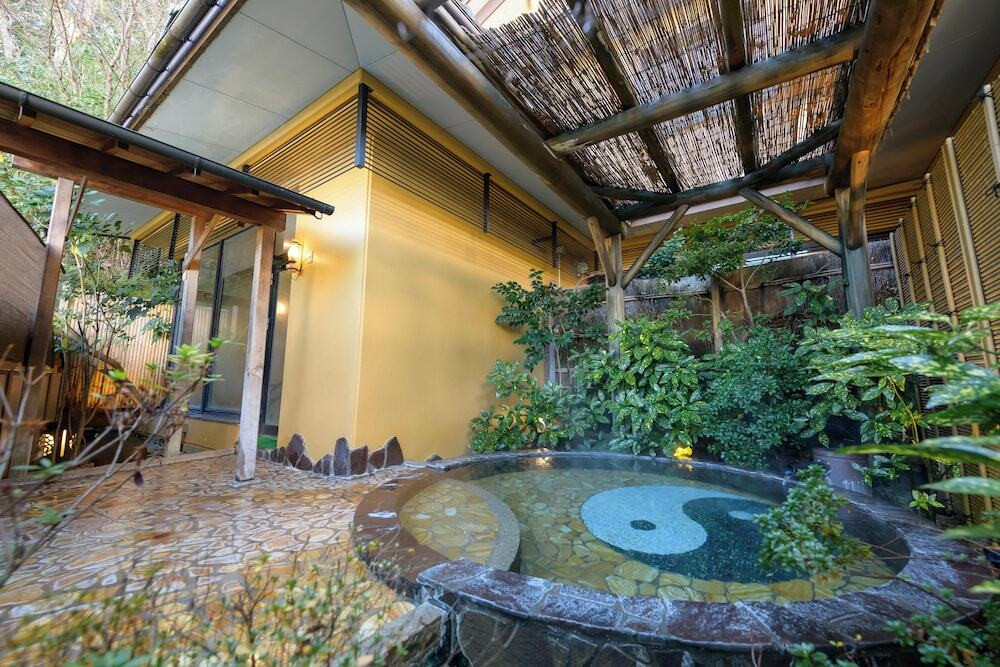 温泉は100%掛け流し、別所の湯に癒される。4239303