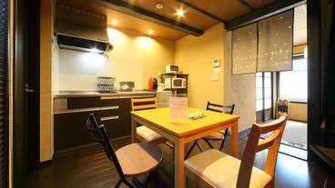 客室内のダイニングエリア / 13