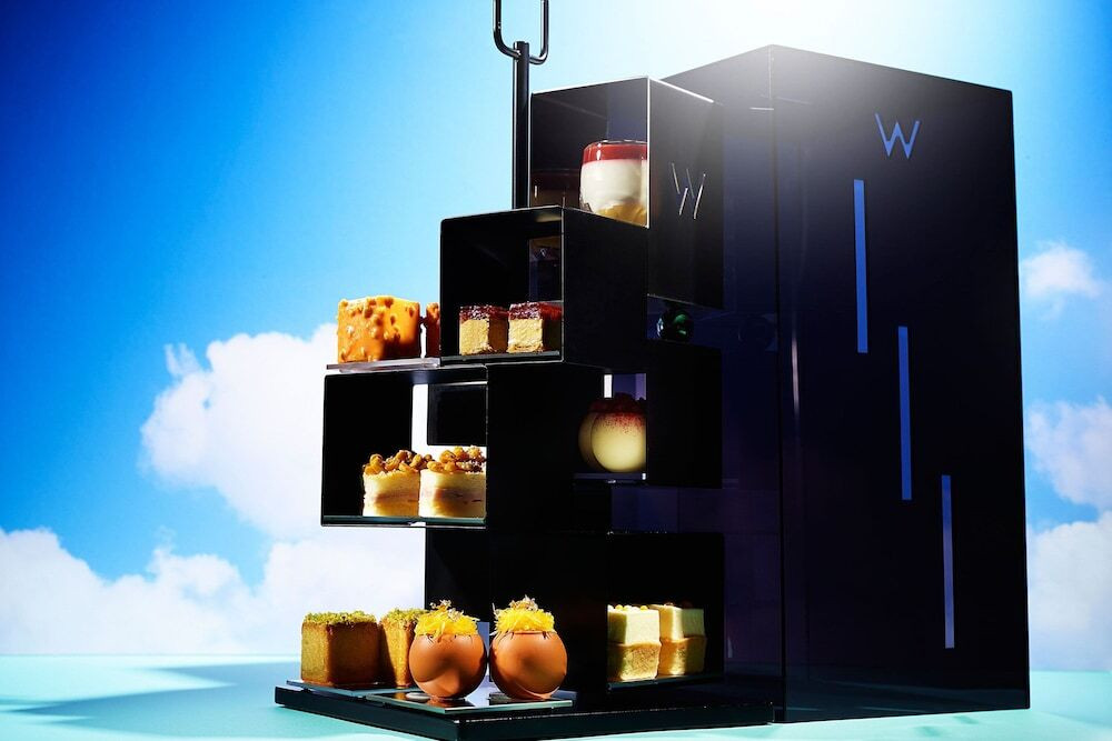 御堂筋に出現したラグジュアリー＆ポップな大人の異世界4261214