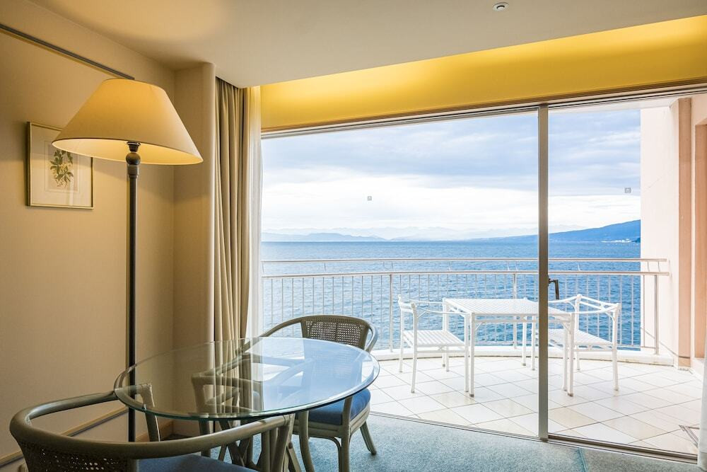 全室から富士山と海の絶景を♡無人島で何もしない贅沢を味わう3928434