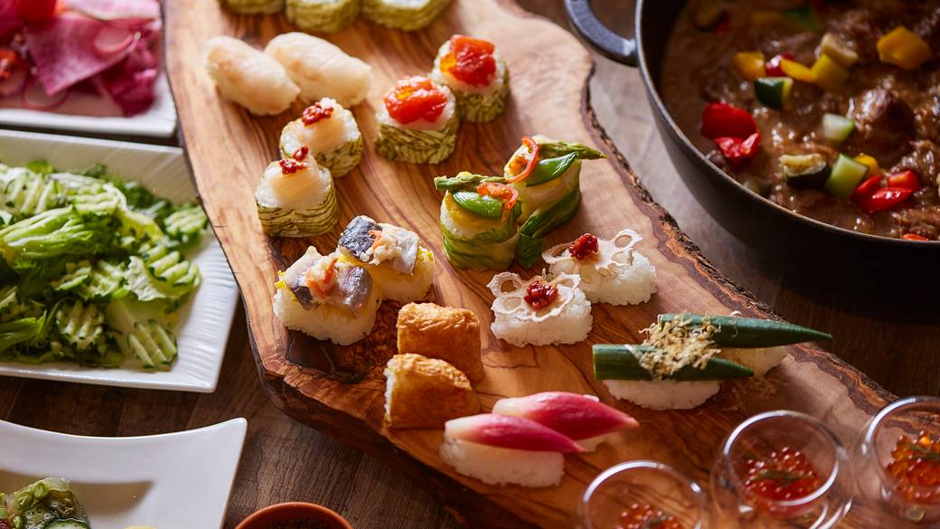 野菜や肉の変わり種もある寿司 / 2