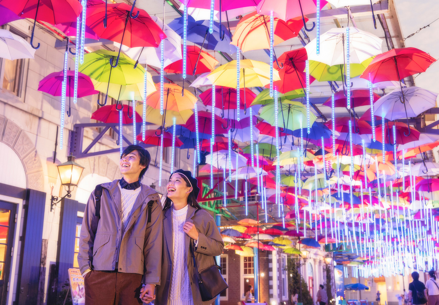 降り注ぐ美しい光で思わず笑顔に！「アンブレラストリート」1954703