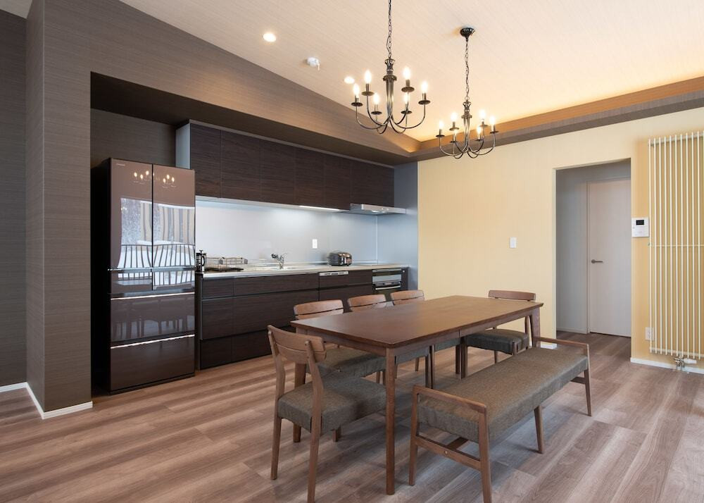 客室内のダイニングエリア