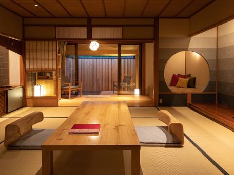 金沢湯涌温泉 湯の出旅館 / 2