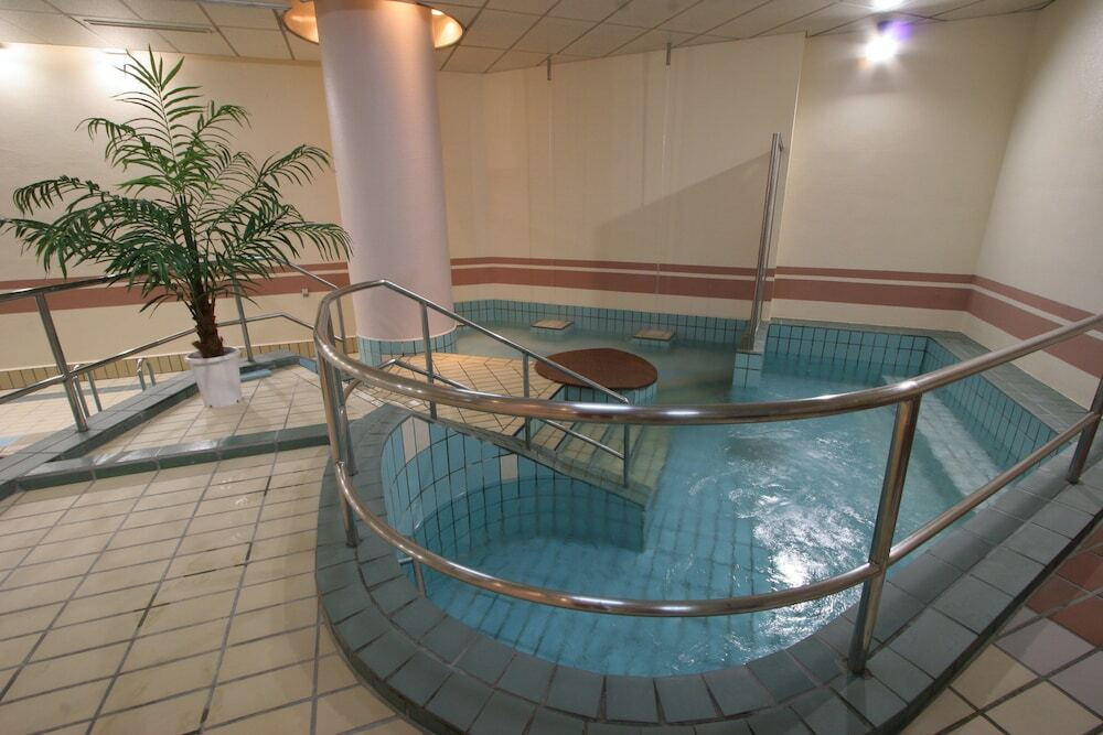 ②プールで豪華なホテルステイ「リゾートカプセル桜木町」3433157