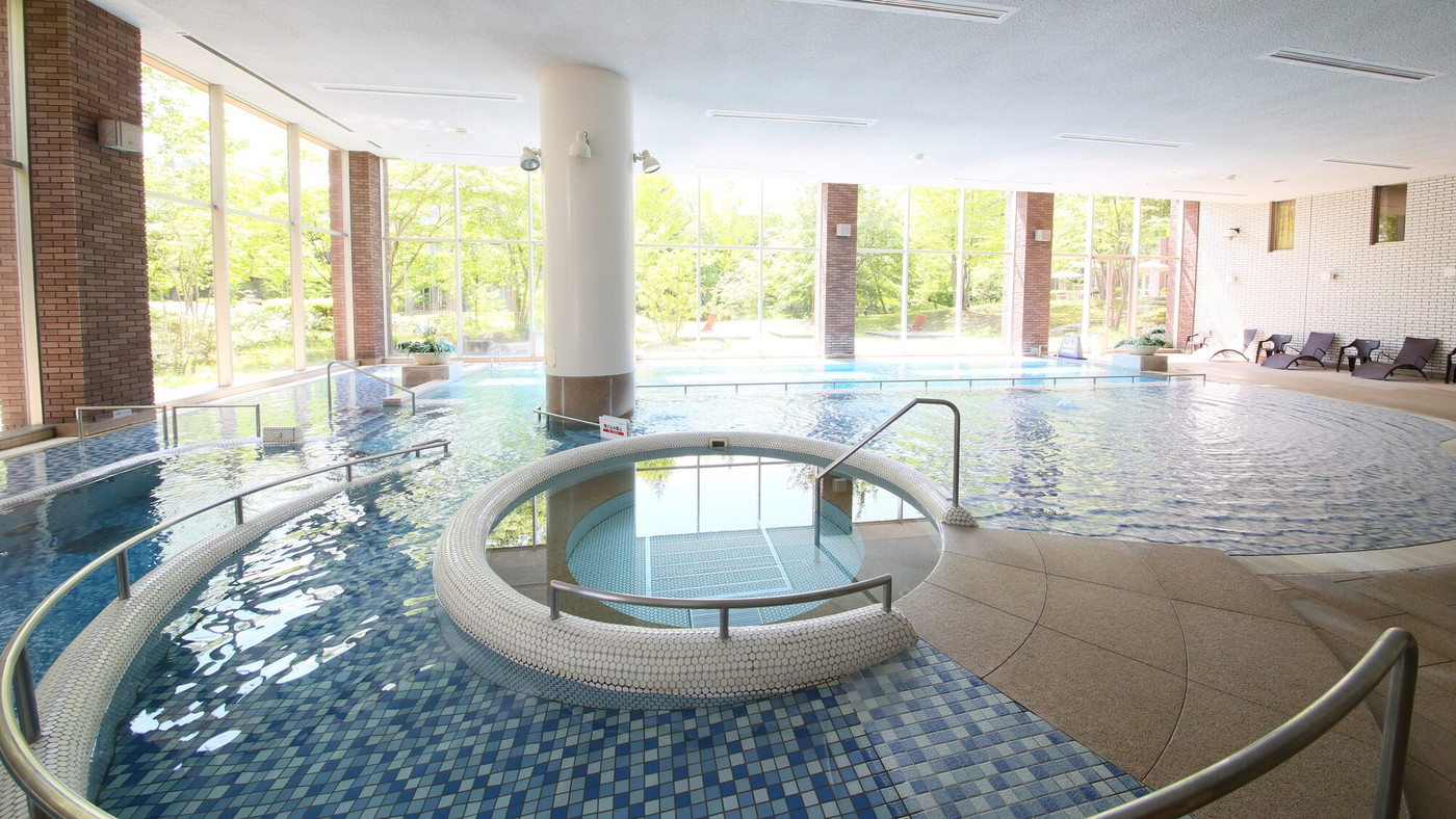 1年中泳げる温水プールも！信州食材の朝食ブッフェも魅力4574213