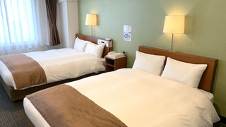 スタンダード ツインルーム（シングルベッド1台およびダブルベッド1台）禁煙