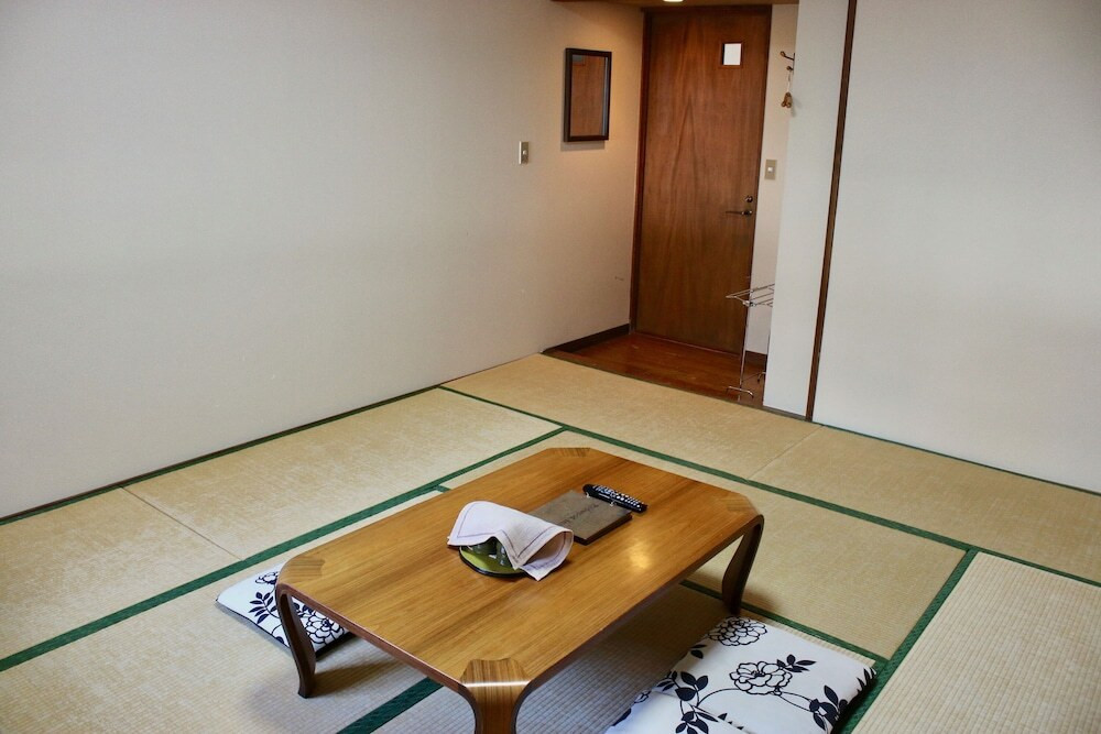 客室内のダイニングエリア