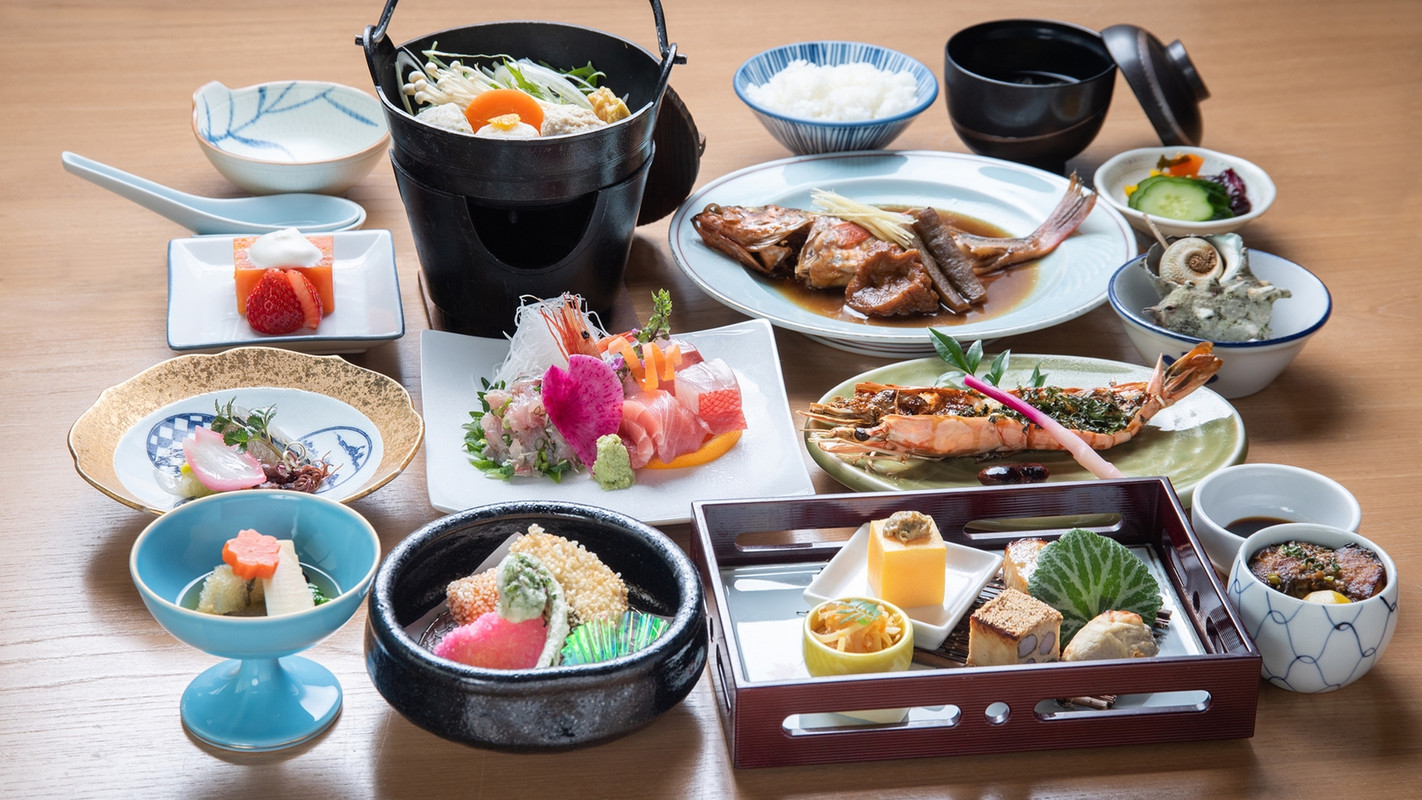 江ノ島 岩本楼本館（エノシマ イワモトロウホンカン） / 1