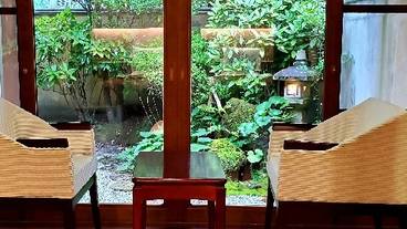 客室から庭を眺める / 7