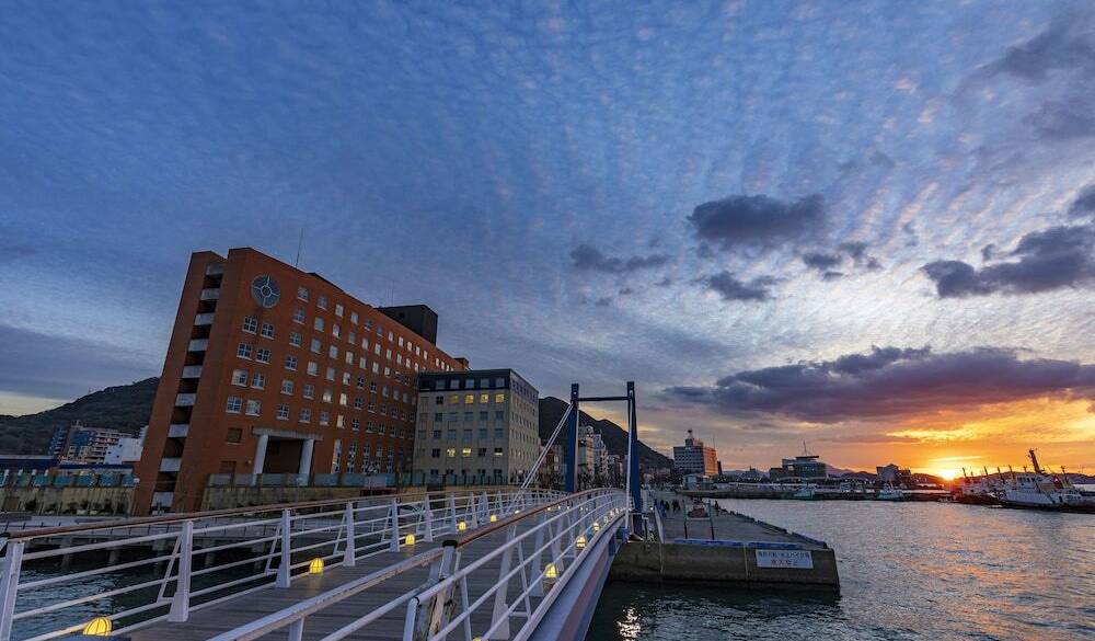 船が行き交う港町で
ゆったり過ごした2日間 / 1