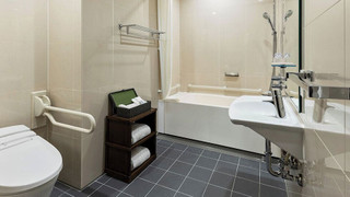 アクセシブルクイーン (喫煙可)