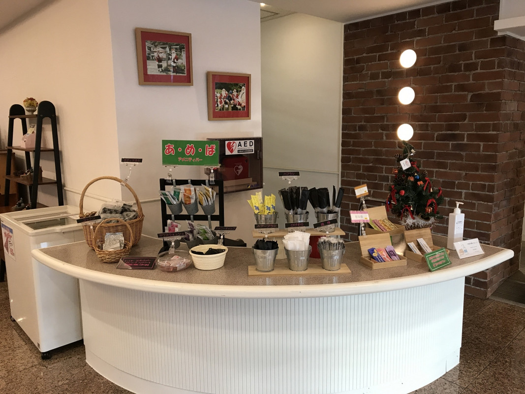 アメニティをフロント横で必要な物を必要な分を取って部屋に入る