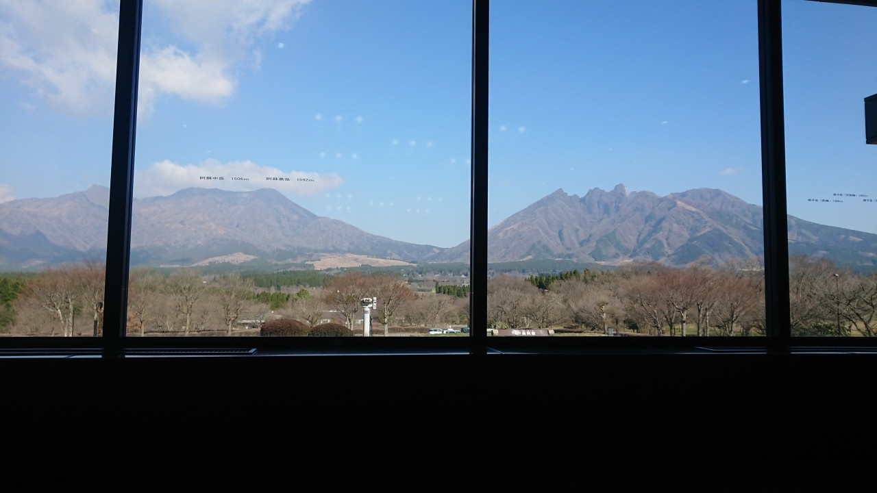 ホテル1階ロビーからの眺望