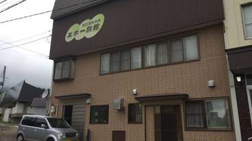 施設の入り口 / 9