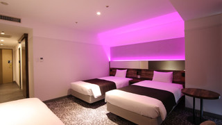 デラックス ツインルーム+ソファーベッド (ユニットタイプバスルーム、トイレ仕切り、シャワーブース)