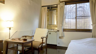 エコノミー ダブルルーム セミダブルベッド 1 台 (For 1 people, Check in time 4pm-10pm)