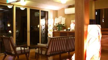 ロビーラウンジ / 8